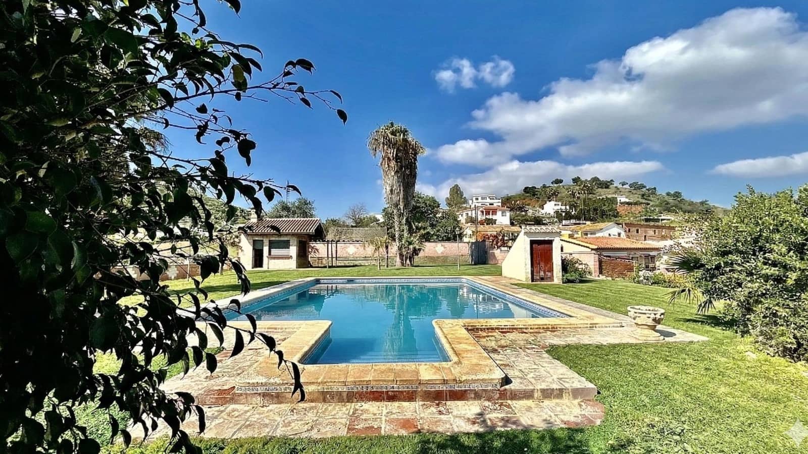 4 sypialnia Willa na sprzedaż w Almayate z basenem garażem - 1 300 000 € (Ref: 9651860)