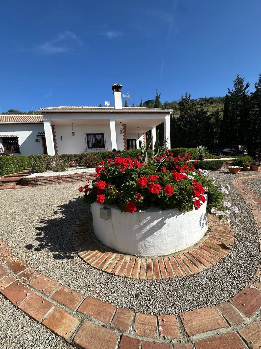 3 sypialnia Finka/Dom wiejski na sprzedaż w Benamargosa z garażem - 350 000 € (Ref: 9651861)