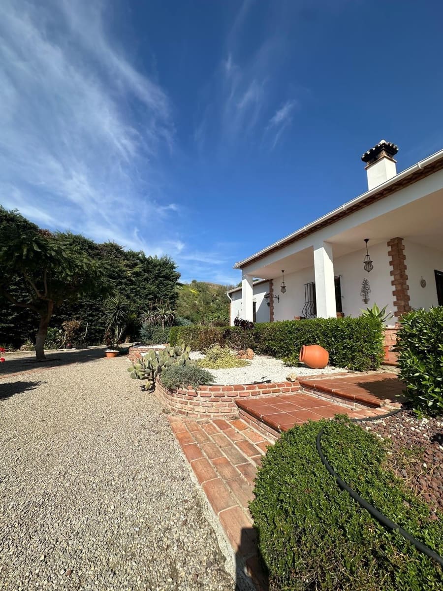 3 sypialnia Finka/Dom wiejski na sprzedaż w Benamargosa z garażem - 350 000 € (Ref: 9651861)