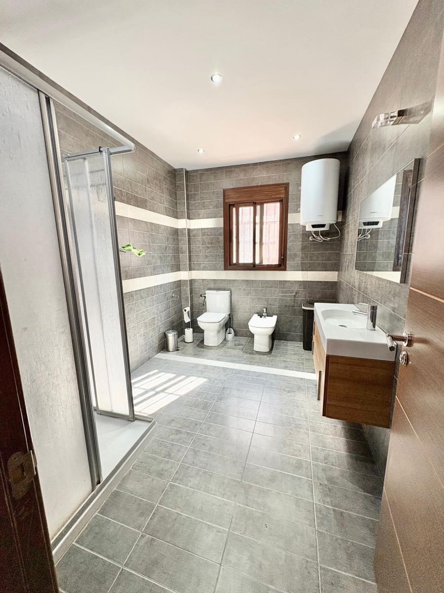 3 makuuhuone Huvila vuokrattavana paikassa Algarrobo mukana 
autotalli - 1 300 € (Ref: 9659349)