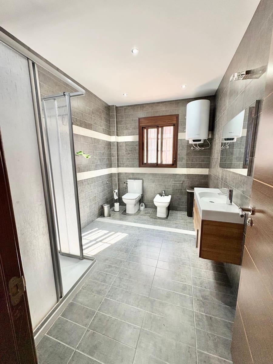 3 makuuhuone Huvila vuokrattavana paikassa Algarrobo mukana 
autotalli - 1 300 € (Ref: 9659349)