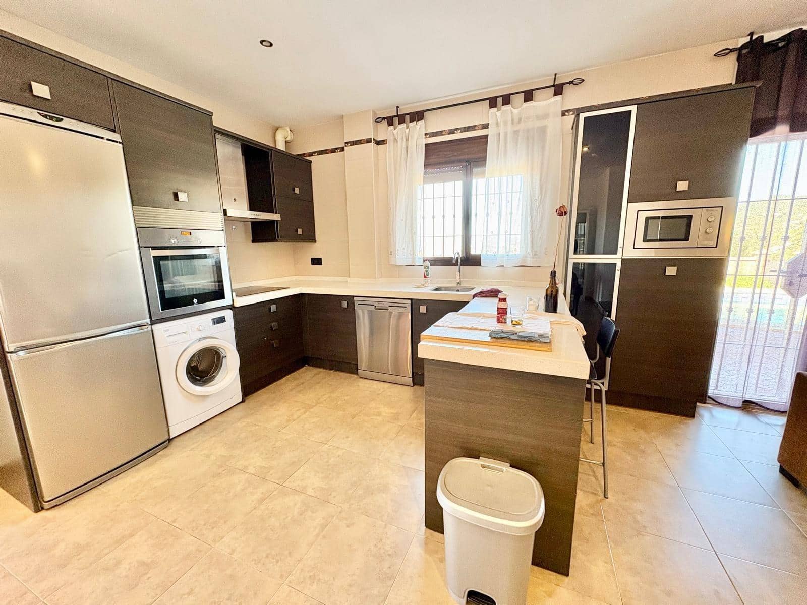 3 makuuhuone Huvila vuokrattavana paikassa Algarrobo mukana 
autotalli - 1 300 € (Ref: 9659349)