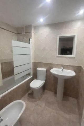 Appartement de 1 chambre à louer à Caleta de Vélez, Vélez-Málaga avec piscine garage - 940 € (Ref: 9661923)