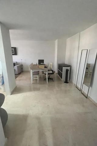 Appartement de 1 chambre à louer à Caleta de Vélez, Vélez-Málaga avec piscine garage - 940 € (Ref: 9661923)
