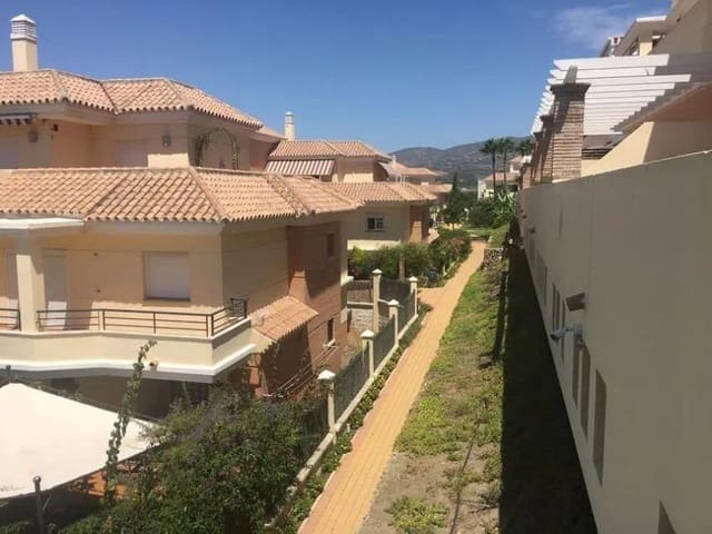 Appartement de 1 chambre à louer à Caleta de Vélez, Vélez-Málaga avec piscine garage - 940 € (Ref: 9661923)