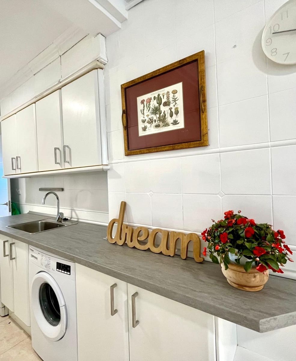 3 soverom Leilighet til leie i Malaga by - € 1 900 (Ref: 9677408)