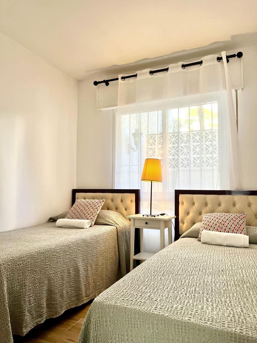 3 soverom Leilighet til leie i Malaga by - € 1 900 (Ref: 9677408)