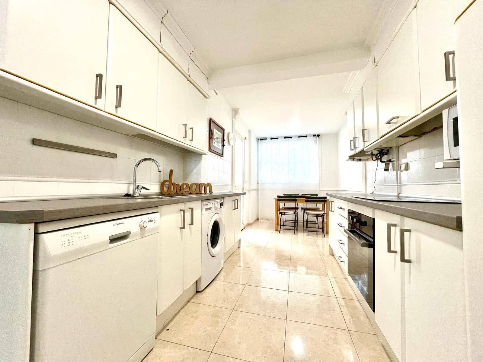 3 soverom Leilighet til leie i Malaga by - € 1 900 (Ref: 9677408)