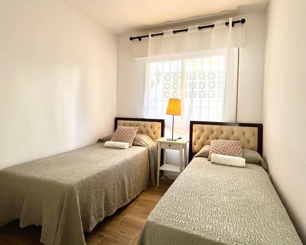 3 soverom Leilighet til leie i Pedregalejo, Málaga by - € 1 900 (Ref: 9677408)