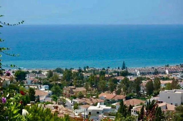 Villa/Maison Mitoyenne de 2 chambres à louer à La Cala del Moral, Rincón de la Victoria - 1 100 € (Ref: 9679786)