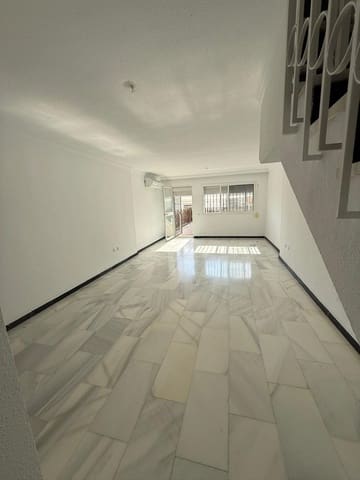 2 soverom Rekkehus til leie i La Cala del Moral, Rincón de la Victoria med svømmebasseng garasje - € 1 100 (Ref: 9679786)