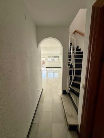 2 soverom Rekkehus til leie i La Cala del Moral, Rincón de la Victoria med svømmebasseng garasje - € 1 100 (Ref: 9679786)