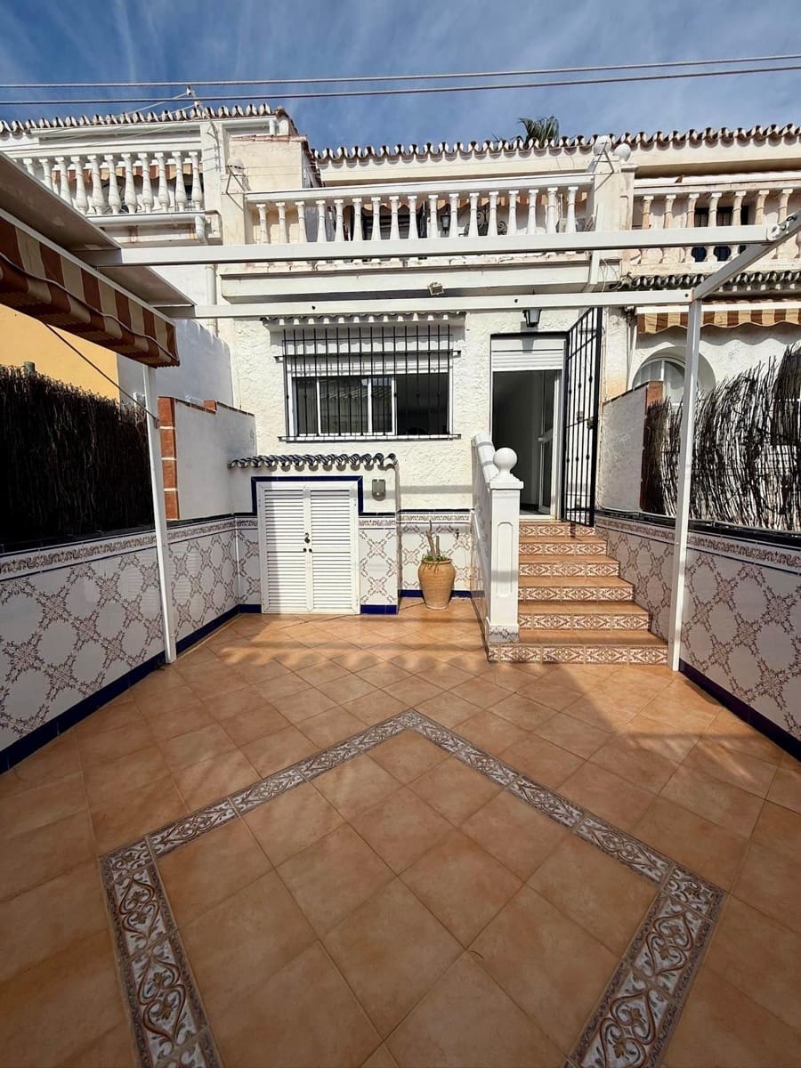 Adosado de 2 habitaciones en La Cala del Moral en alquiler con piscina garaje - 1.100 € (Ref: 9679786)