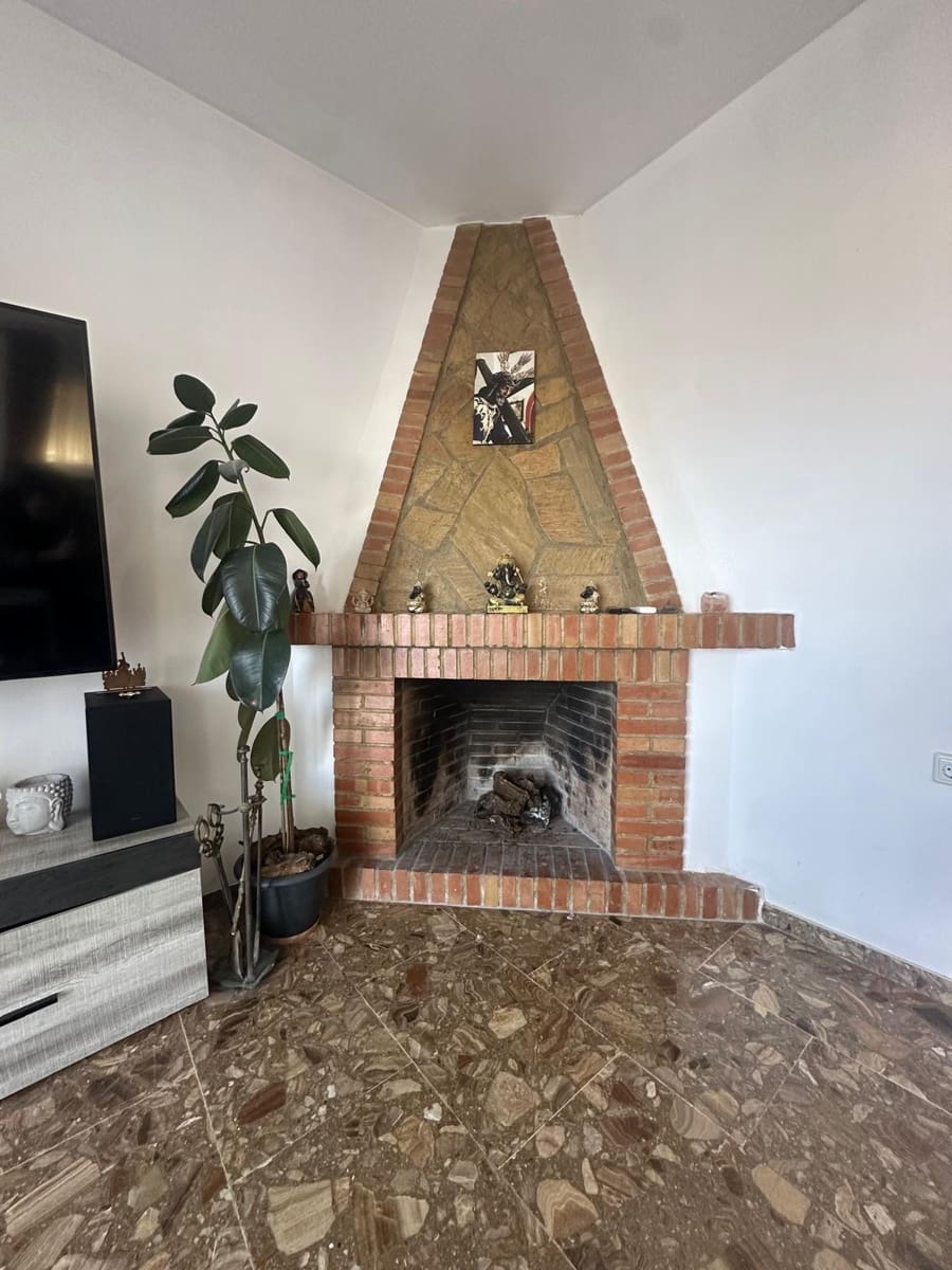 4 sypialnia Willa na sprzedaż w Caleta de Velez z basenem garażem - 650 000 € (Ref: 9682471)