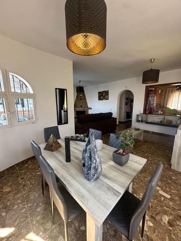 4 soverom Villa til salgs i Caleta de Vélez, Vélez-Málaga med svømmebasseng garasje - € 650 000 (Ref: 9682471)