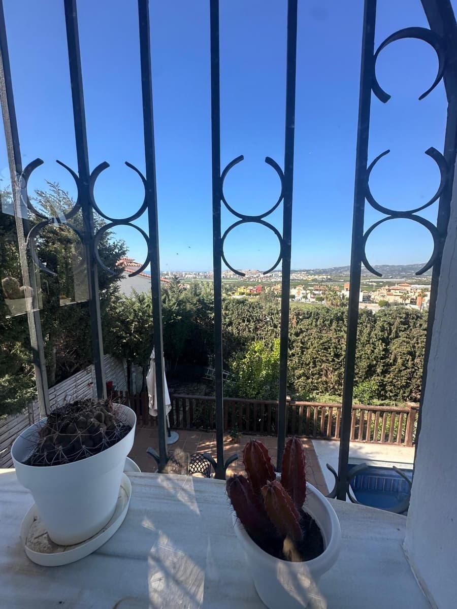 4 sypialnia Willa na sprzedaż w Caleta de Velez z basenem garażem - 650 000 € (Ref: 9682471)