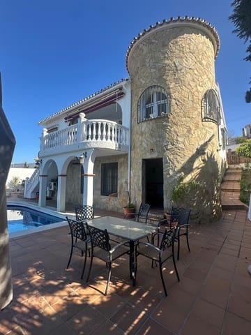 4 soverom Villa til salgs i Caleta de Vélez, Vélez-Málaga med svømmebasseng garasje - € 650 000 (Ref: 9682471)