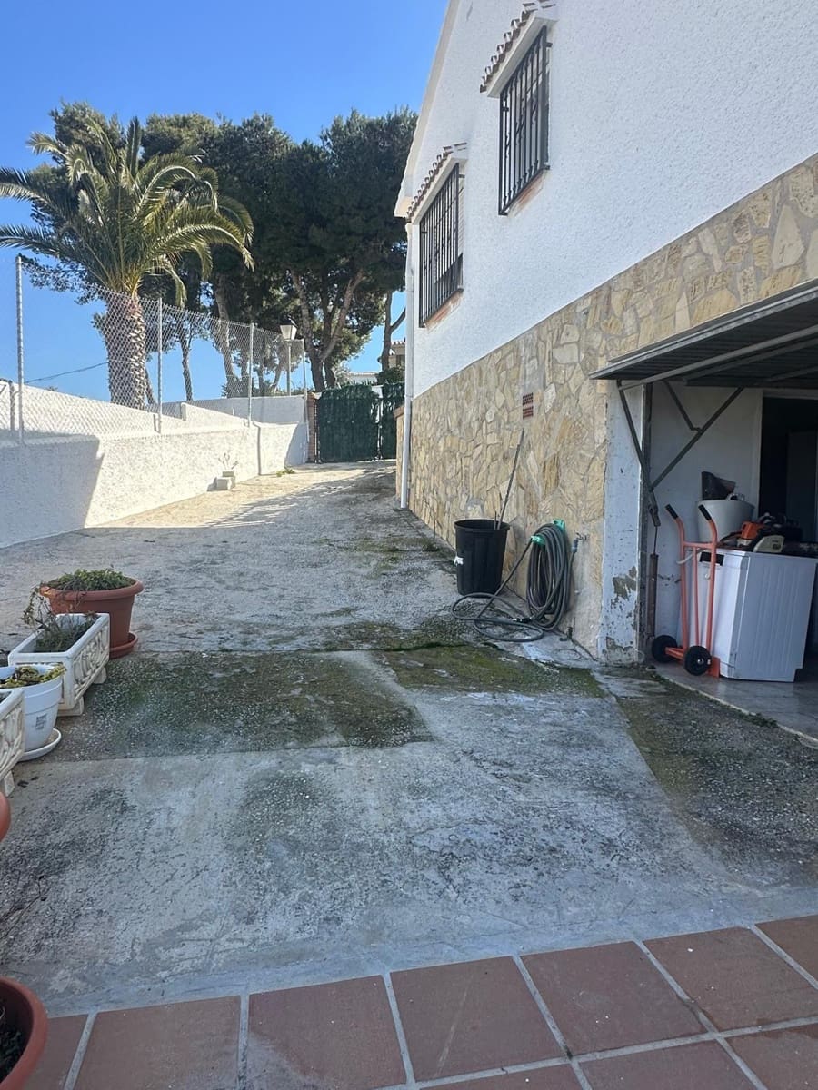 4 sypialnia Willa na sprzedaż w Caleta de Velez z basenem garażem - 650 000 € (Ref: 9682471)