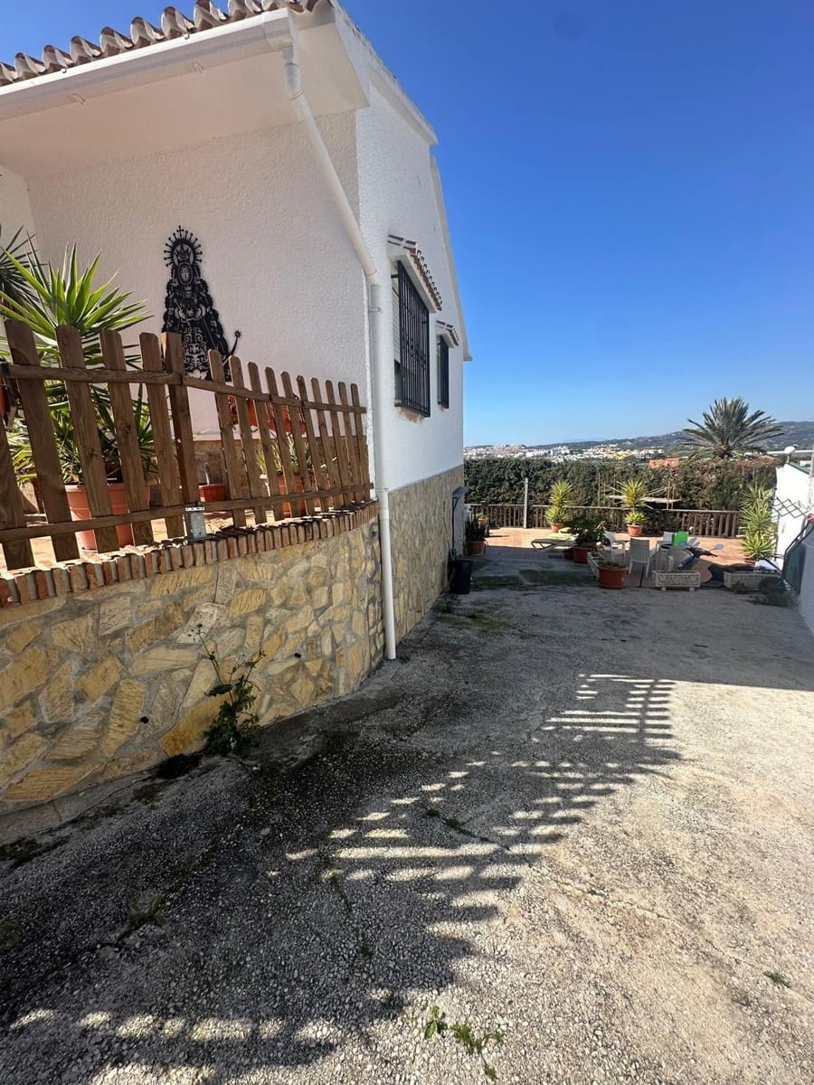 4 sypialnia Willa na sprzedaż w Caleta de Velez z basenem garażem - 650 000 € (Ref: 9682471)