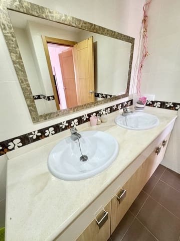 2 soveværelse Lejlighed til leje i Torre del Mar, Vélez-Málaga med swimmingpool - € 1.000 (Ref: 9695266)