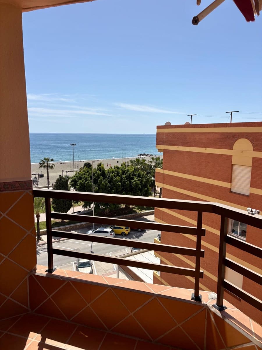 3 bedroom Flat for rent in Velez-Malaga - € 950 (Ref: 9747792)