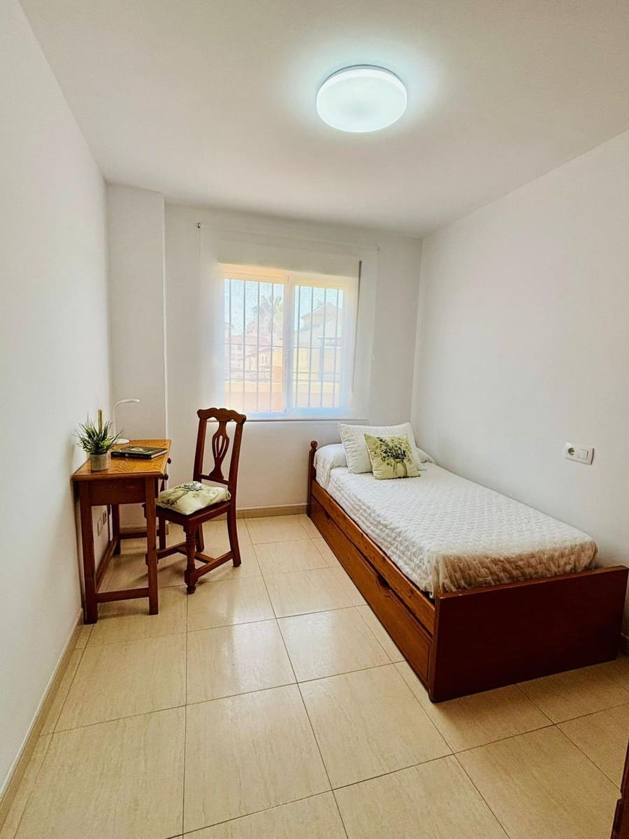 3 sypialnia Mieszkanie do wynajęcia w Algarrobo z basenem garażem - 900 € (Ref: 9765117)