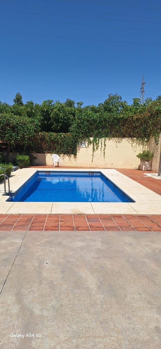 3 sypialnia Mieszkanie do wynajęcia w Algarrobo z basenem garażem - 900 € (Ref: 9765117)