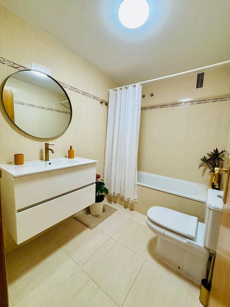 3 sypialnia Mieszkanie do wynajęcia w Algarrobo z basenem garażem - 900 € (Ref: 9765117)