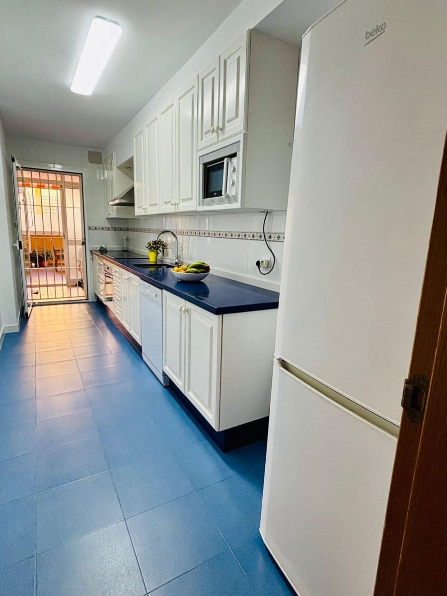 3 sypialnia Mieszkanie do wynajęcia w Algarrobo z basenem garażem - 900 € (Ref: 9765117)