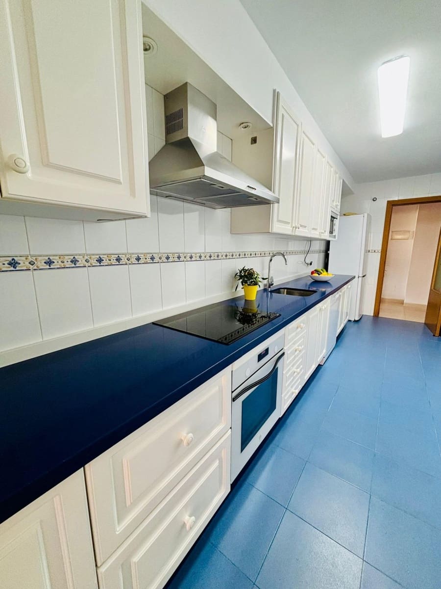 3 sypialnia Mieszkanie do wynajęcia w Algarrobo z basenem garażem - 900 € (Ref: 9765117)