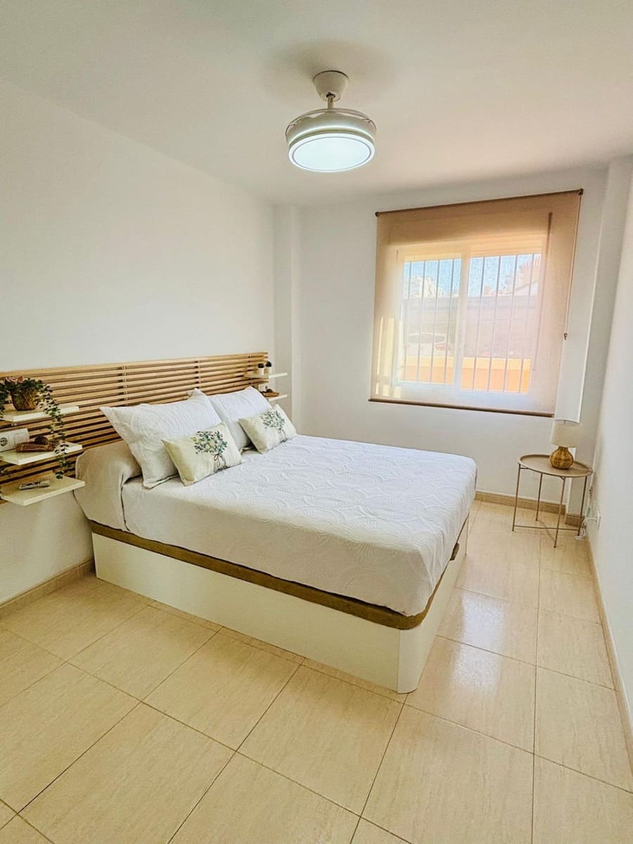 3 sypialnia Mieszkanie do wynajęcia w Algarrobo z basenem garażem - 900 € (Ref: 9765117)