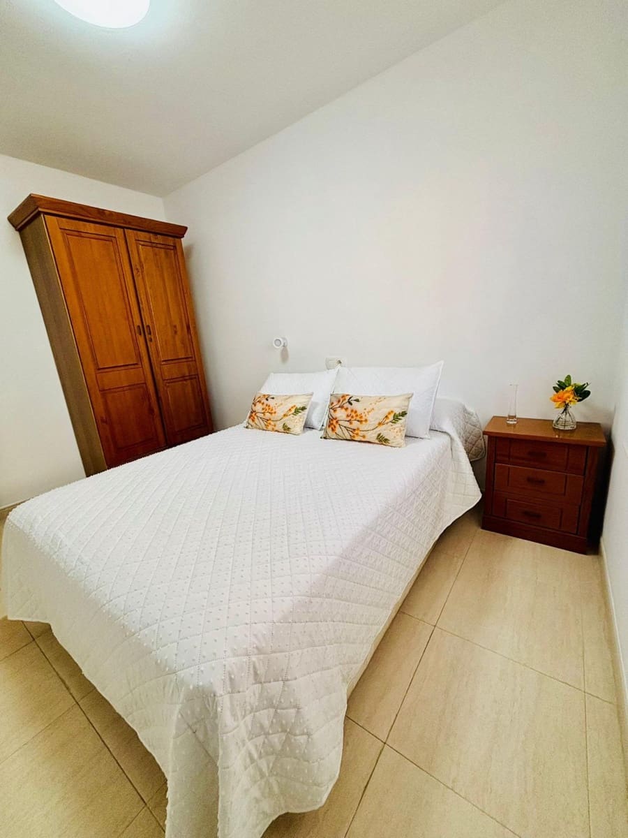 3 sypialnia Mieszkanie do wynajęcia w Algarrobo z basenem garażem - 900 € (Ref: 9765117)