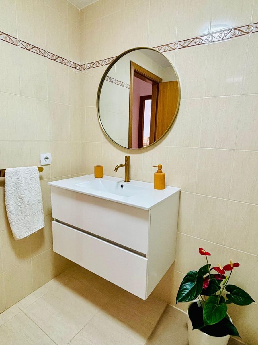 3 sypialnia Mieszkanie do wynajęcia w Algarrobo z basenem garażem - 900 € (Ref: 9765117)