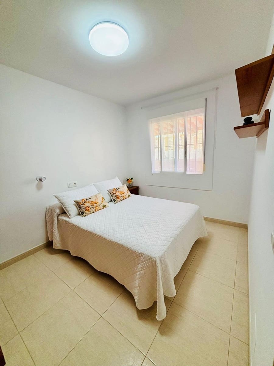 3 sypialnia Mieszkanie do wynajęcia w Algarrobo z basenem garażem - 900 € (Ref: 9765117)