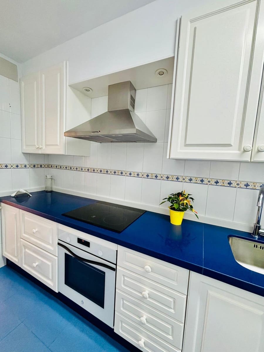 3 sypialnia Mieszkanie do wynajęcia w Algarrobo z basenem garażem - 900 € (Ref: 9765117)