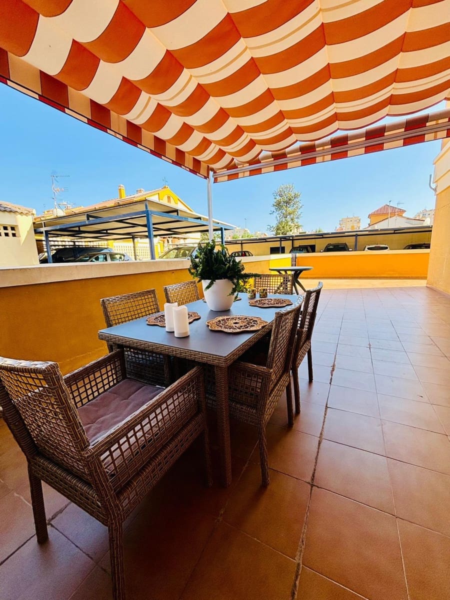 3 sypialnia Mieszkanie do wynajęcia w Algarrobo z basenem garażem - 900 € (Ref: 9765117)