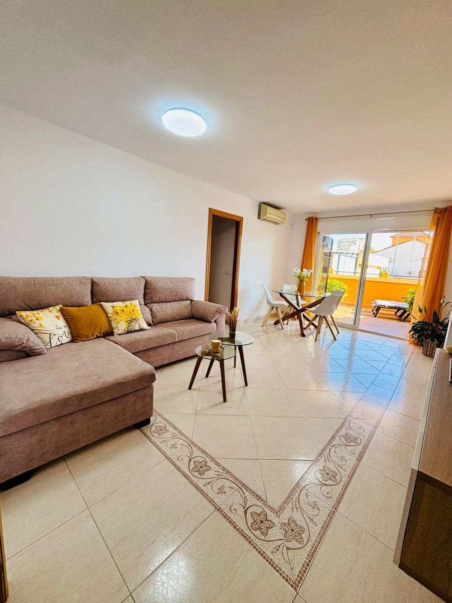 3 sypialnia Mieszkanie do wynajęcia w Algarrobo z basenem garażem - 900 € (Ref: 9765117)