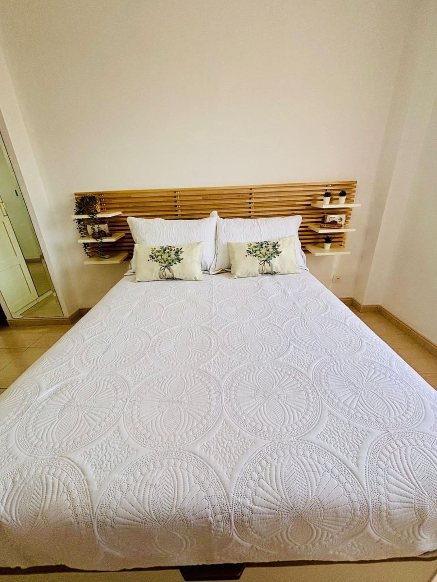 3 sypialnia Mieszkanie do wynajęcia w Algarrobo z basenem garażem - 900 € (Ref: 9765117)