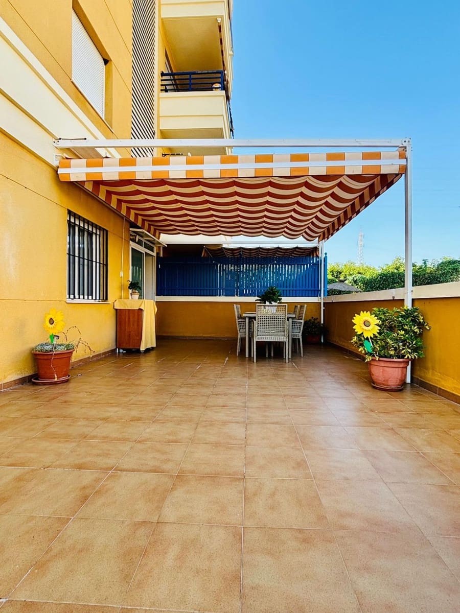 3 sypialnia Mieszkanie do wynajęcia w Algarrobo z basenem garażem - 900 € (Ref: 9765117)