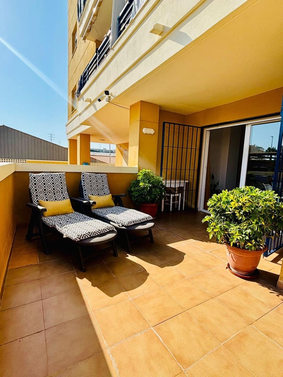 3 sypialnia Mieszkanie do wynajęcia w Algarrobo z basenem garażem - 900 € (Ref: 9765117)