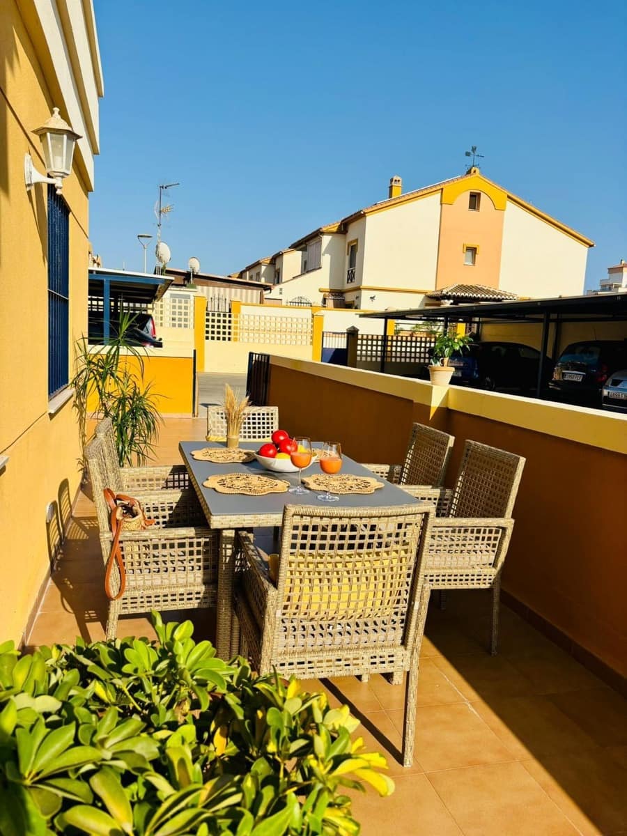 3 sypialnia Mieszkanie do wynajęcia w Algarrobo z basenem garażem - 900 € (Ref: 9765117)