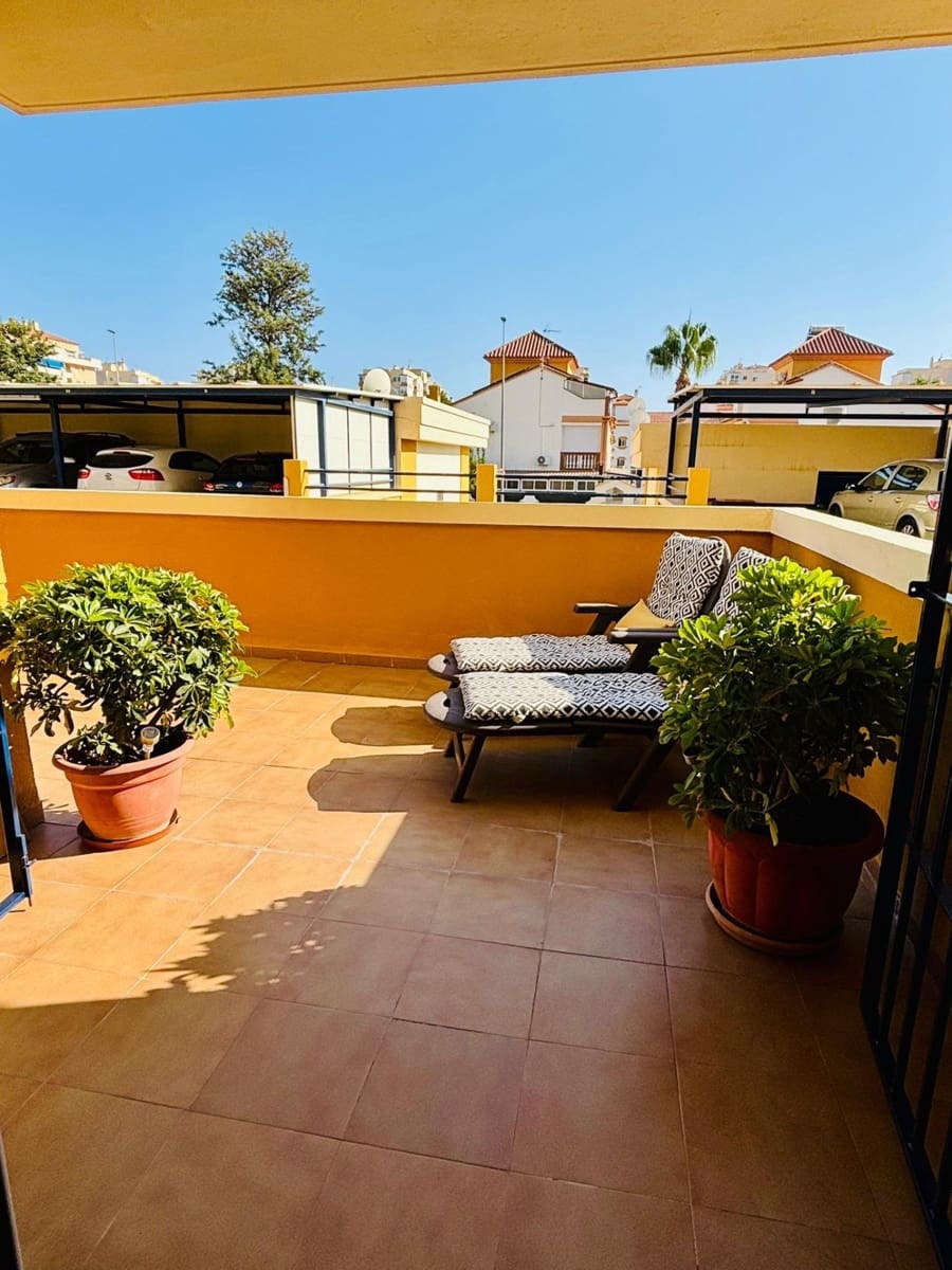 3 sypialnia Mieszkanie do wynajęcia w Algarrobo z basenem garażem - 900 € (Ref: 9765117)