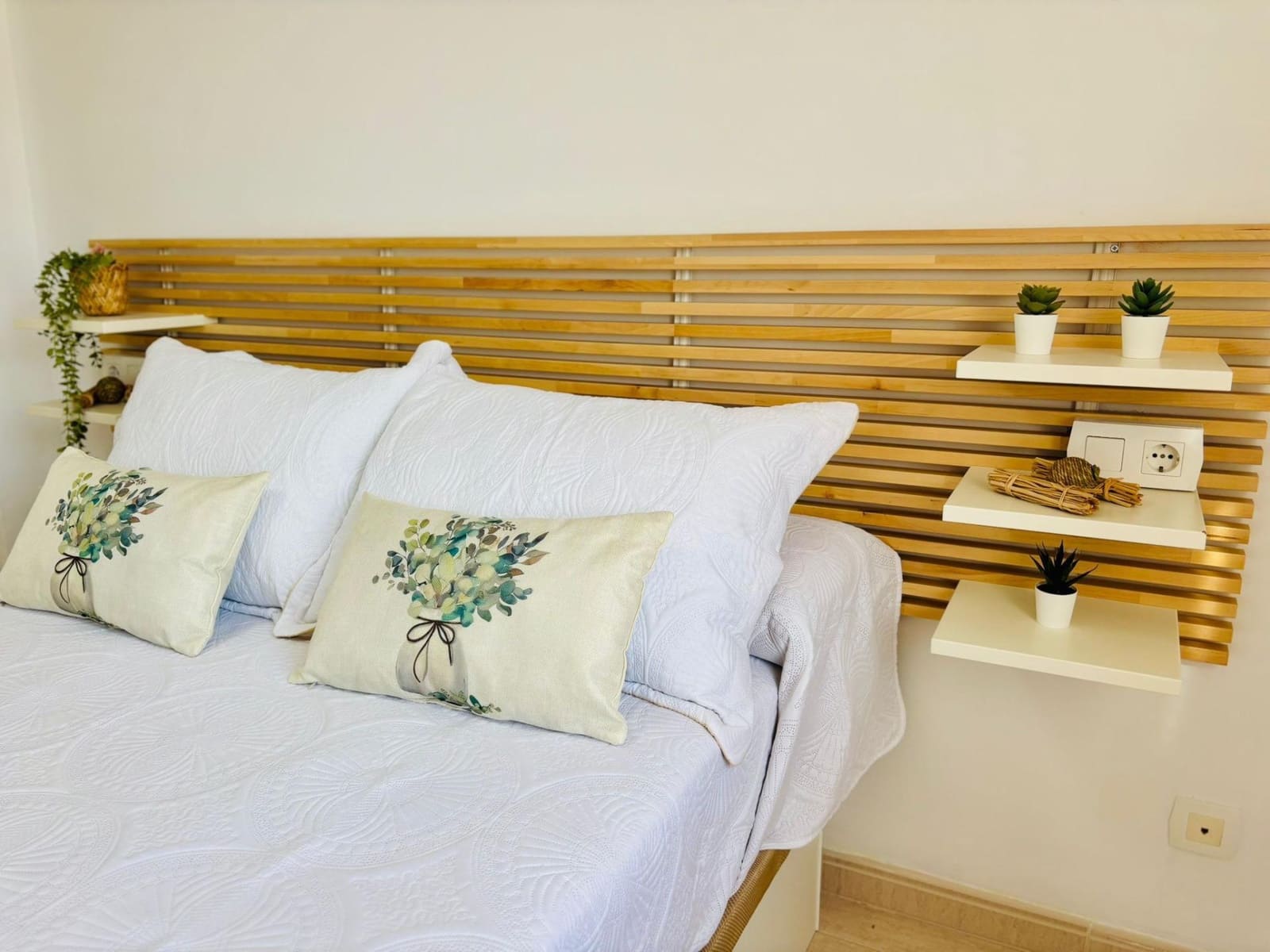 3 sypialnia Mieszkanie do wynajęcia w Algarrobo z basenem garażem - 900 € (Ref: 9765117)