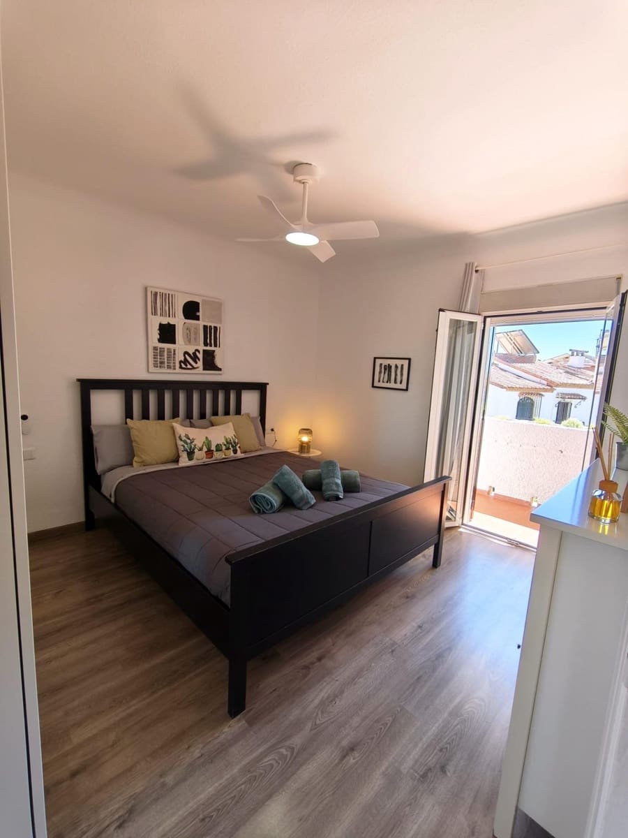 2 makuuhuone Rivitalo vuokrattavana paikassa Caleta de Velez - 1 200 € (Ref: 9770585)