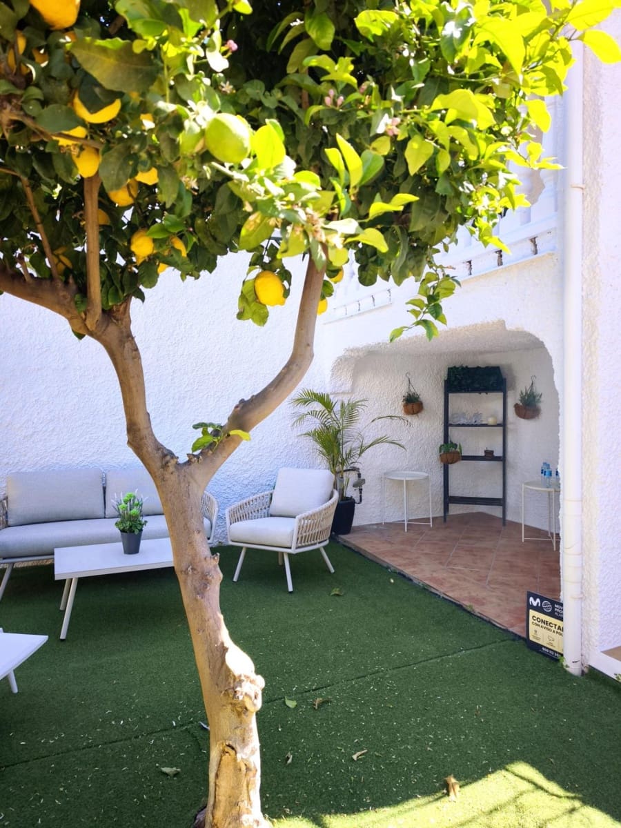 2 makuuhuone Rivitalo vuokrattavana paikassa Caleta de Velez - 1 200 € (Ref: 9770585)