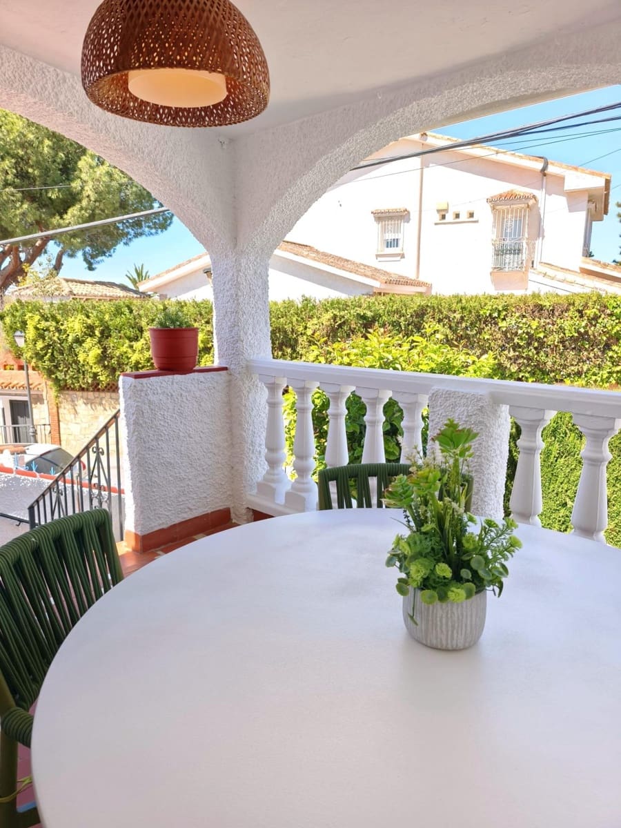 2 makuuhuone Rivitalo vuokrattavana paikassa Caleta de Velez - 1 200 € (Ref: 9770585)