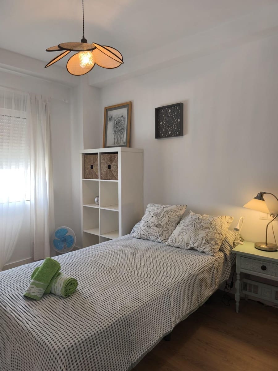 3 bedroom Flat for rent in Torre del Mar - € 1,200 (Ref: 9770586)