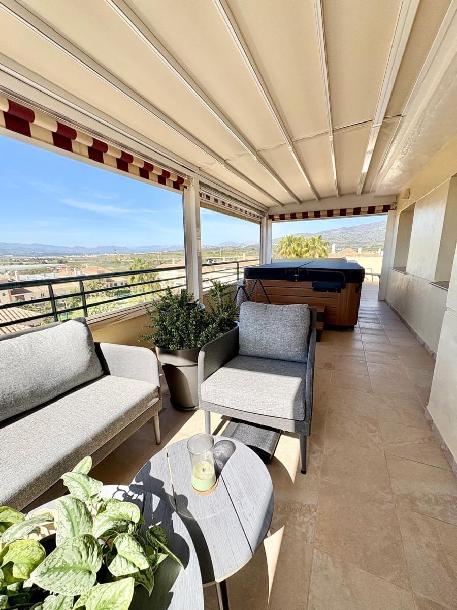 2 soverom Penthouse til salgs i Caleta de Velez med svømmebasseng garasje - € 485 000 (Ref: 9783036)