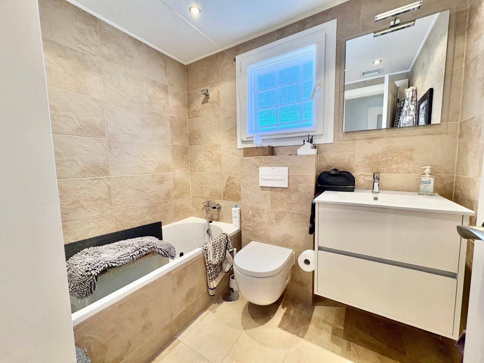 2 soverom Penthouse til salgs i Caleta de Velez med svømmebasseng garasje - € 485 000 (Ref: 9783036)