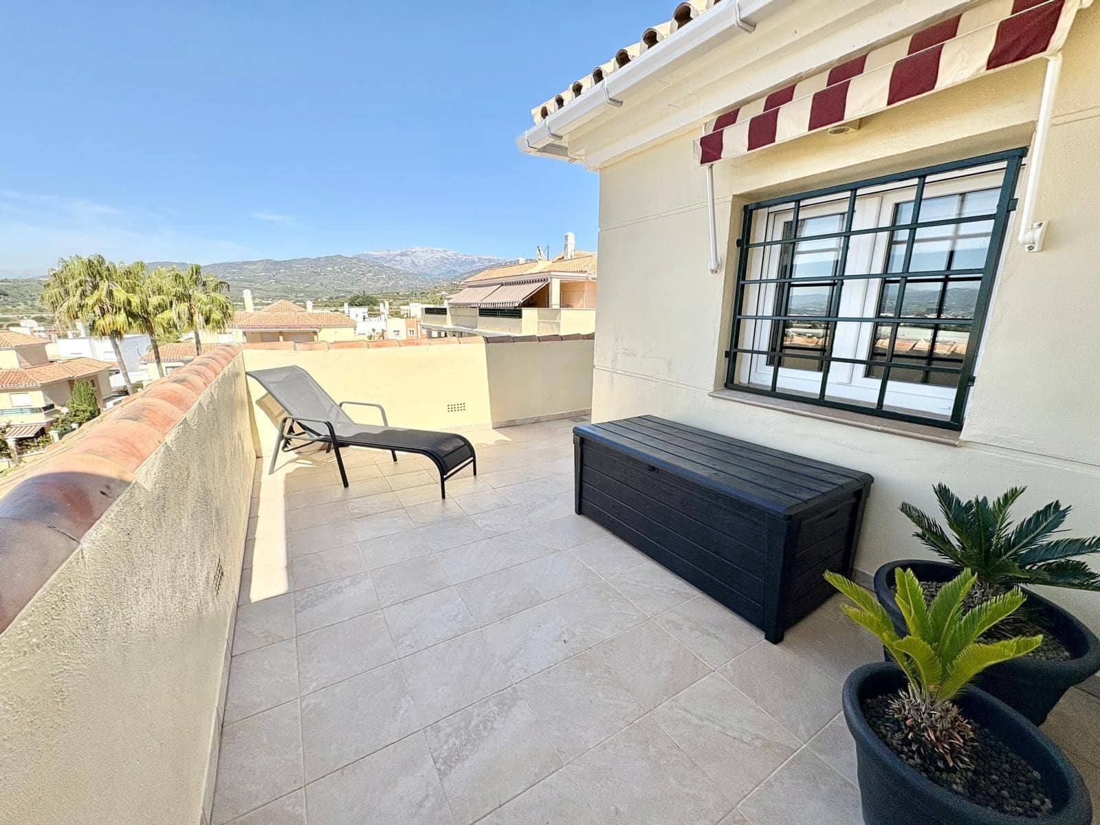 2 soverom Penthouse til salgs i Caleta de Velez med svømmebasseng garasje - € 485 000 (Ref: 9783036)